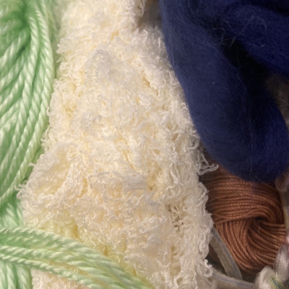 High quality Yarn kit wool, wooden dowel, leather perfect for homemade crafts! - Picture 5 of 9